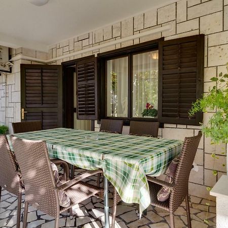 Apartments Perka Near Beach Пула Экстерьер фото