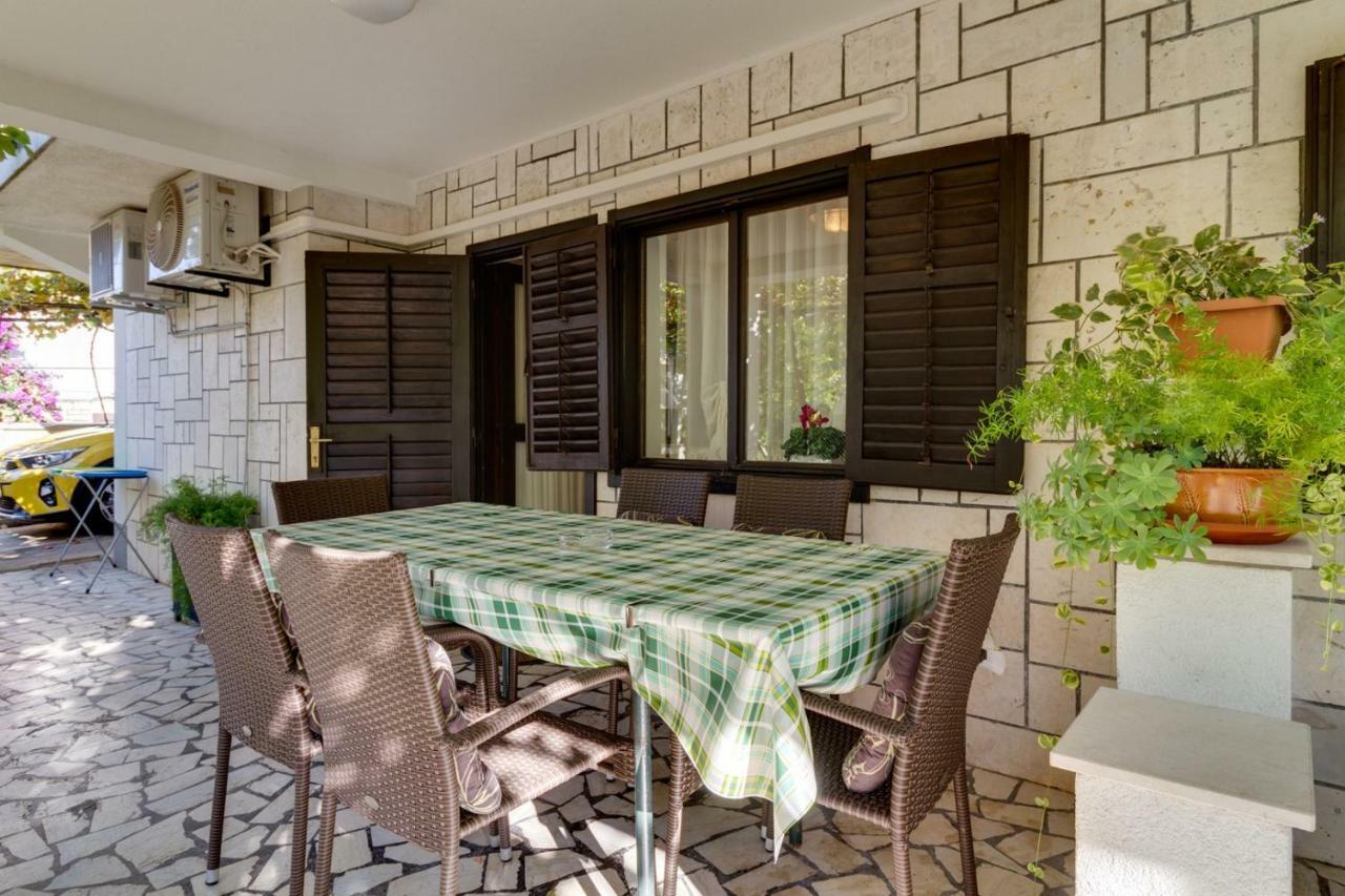 Apartments Perka Near Beach Пула Экстерьер фото