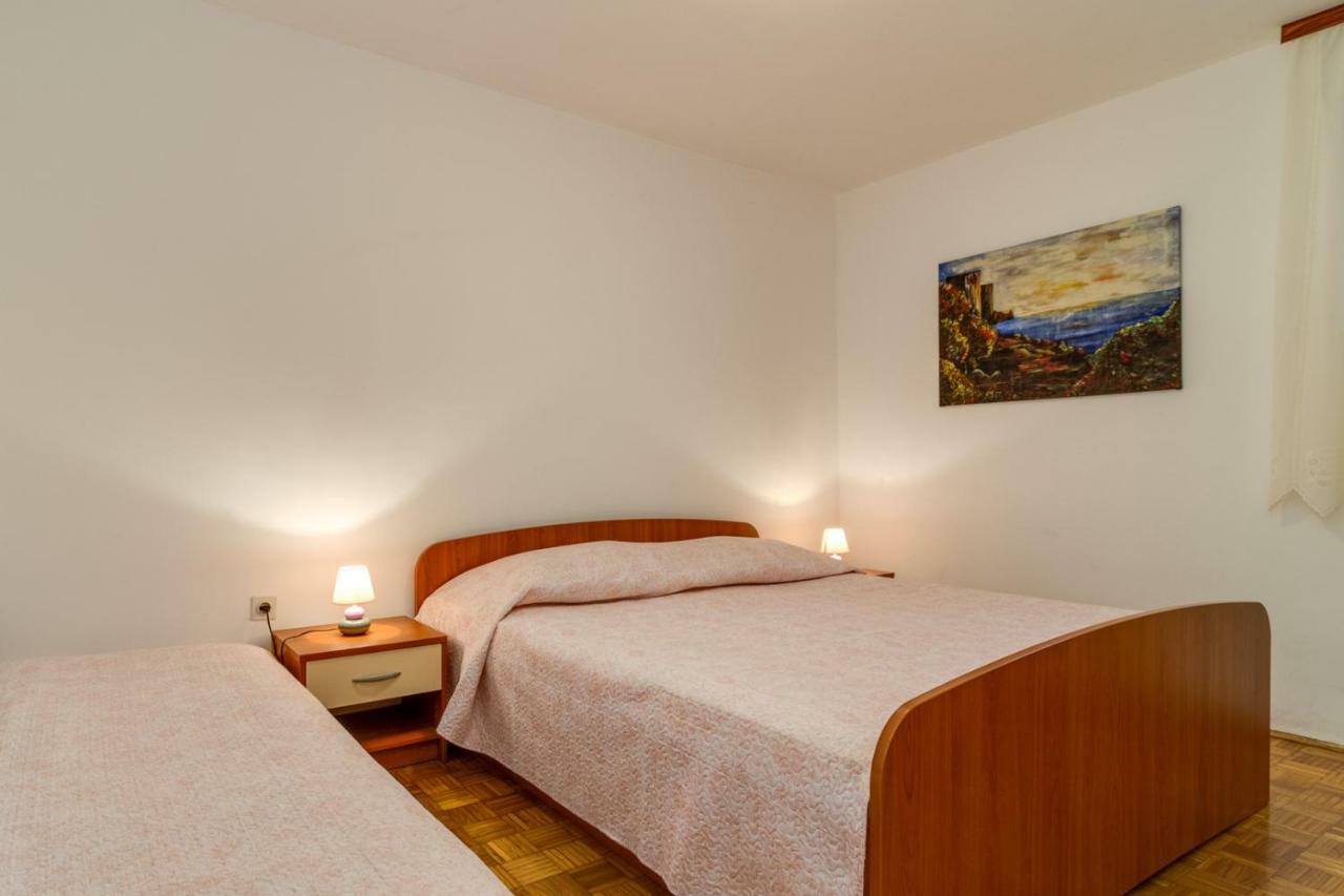 Apartments Perka Near Beach Пула Экстерьер фото