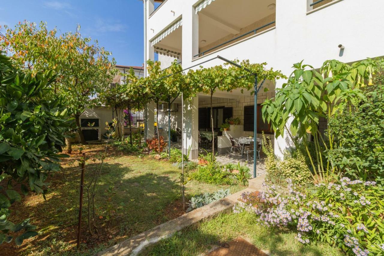 Apartments Perka Near Beach Пула Экстерьер фото