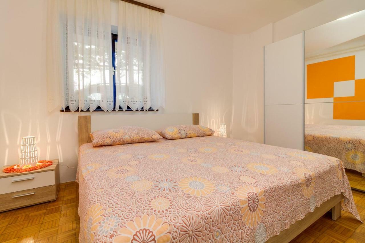 Apartments Perka Near Beach Пула Экстерьер фото