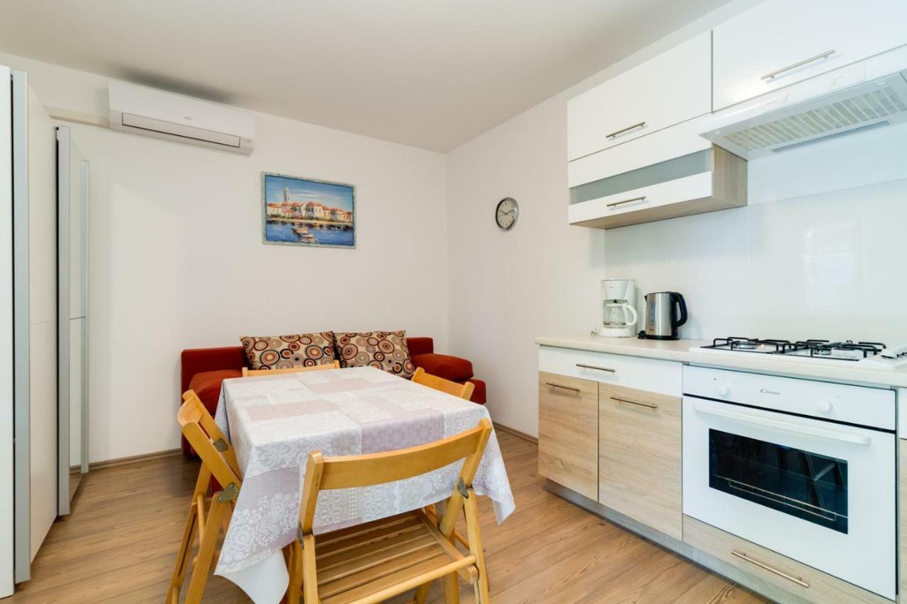 Apartments Perka Near Beach Пула Экстерьер фото