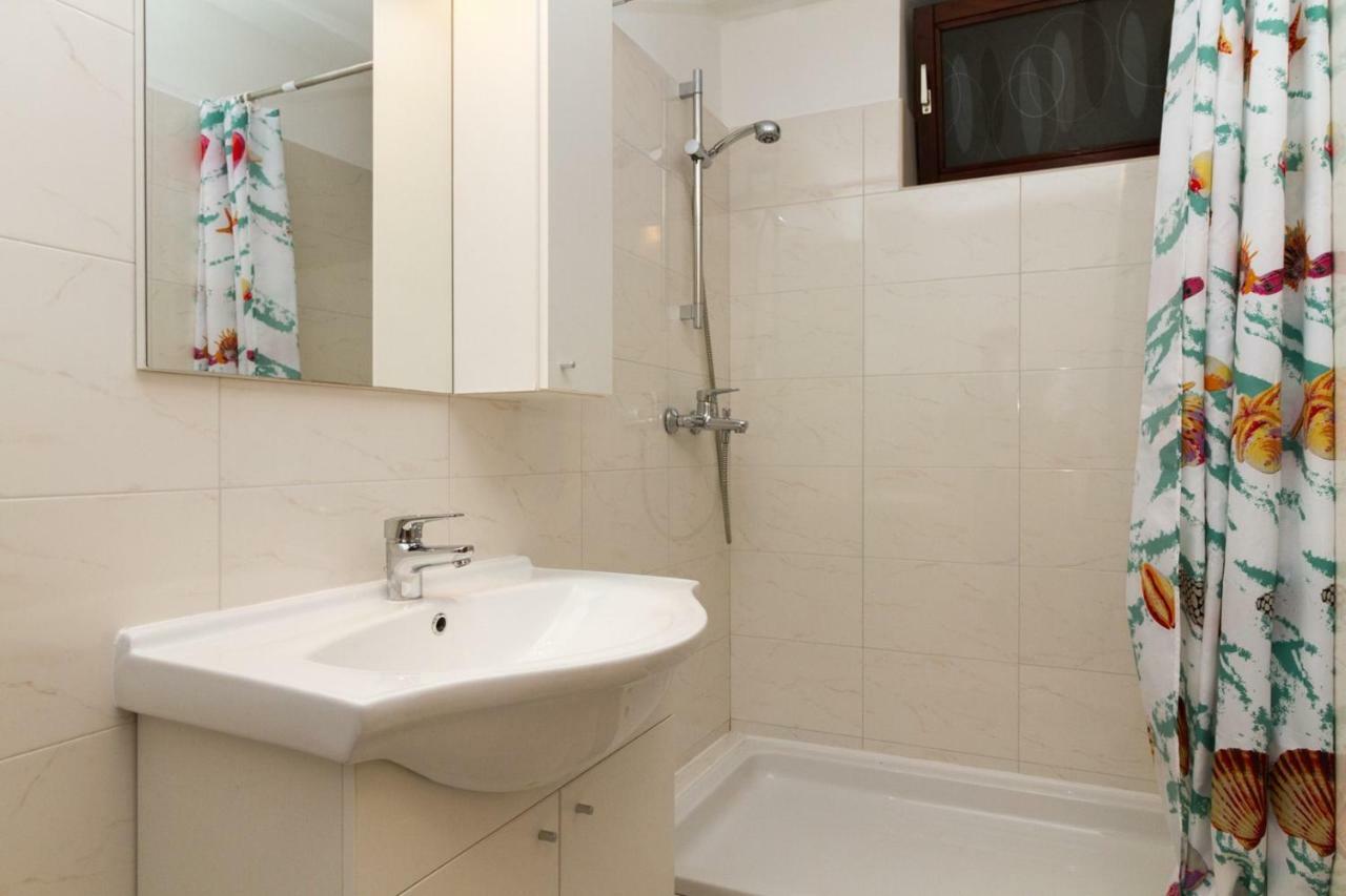 Apartments Perka Near Beach Пула Экстерьер фото