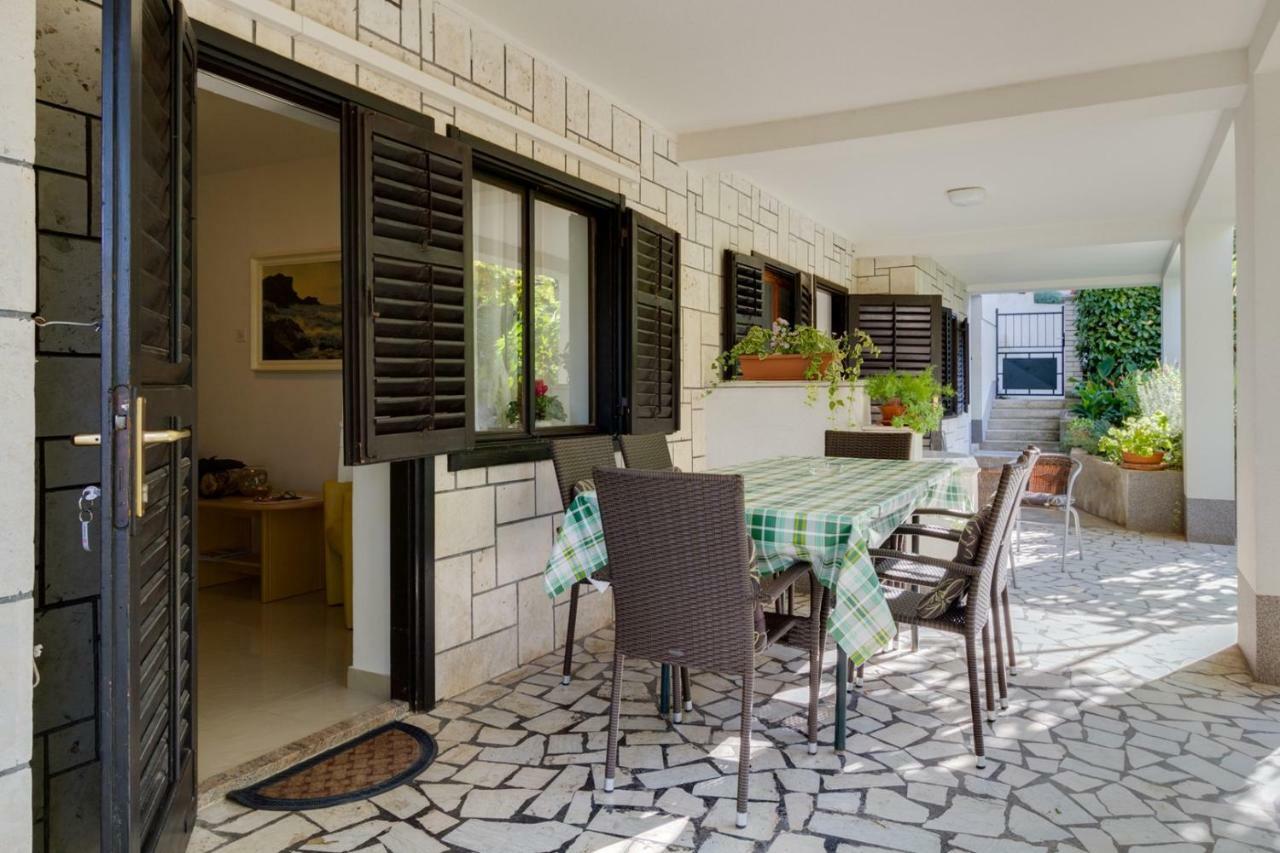 Apartments Perka Near Beach Пула Экстерьер фото