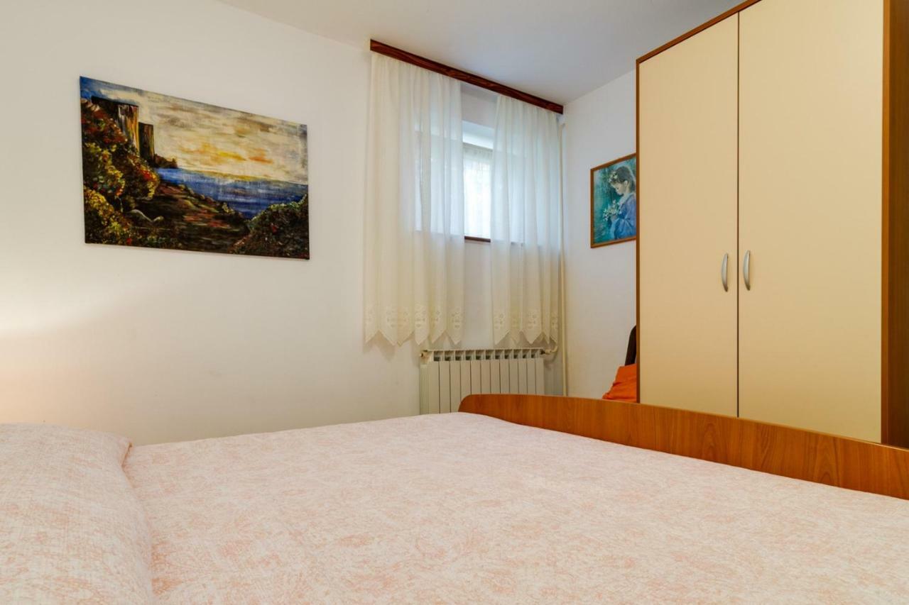 Apartments Perka Near Beach Пула Экстерьер фото