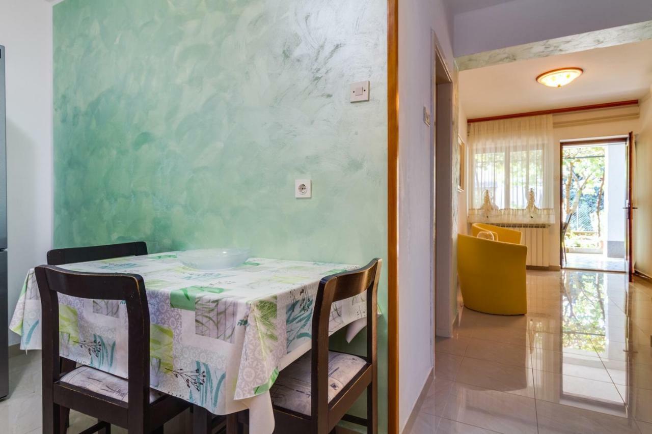 Apartments Perka Near Beach Пула Экстерьер фото
